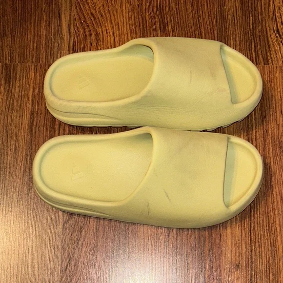 YEEZY slides - Picture 3 of 9